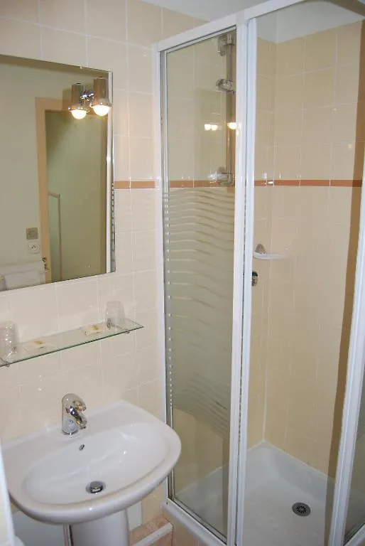 Le Bretagne - Hotel Douarnenez 2*,